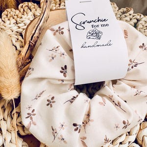 scrunchies Haargummi beige Blumen,dicker Haargummi,dicke Haare,Zopfgummi, Geschenkidee, Erwachsene, Teenager, Geburtstagsgeschenk, Gifts