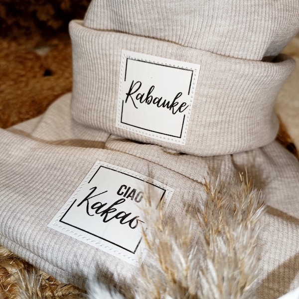 Hipster Beanie beige Rippjersey personalisiert, Mütze Hipster Jungen und Mädchen, Hipstermütze beige mit Label Ciao Kakao, Rabauke