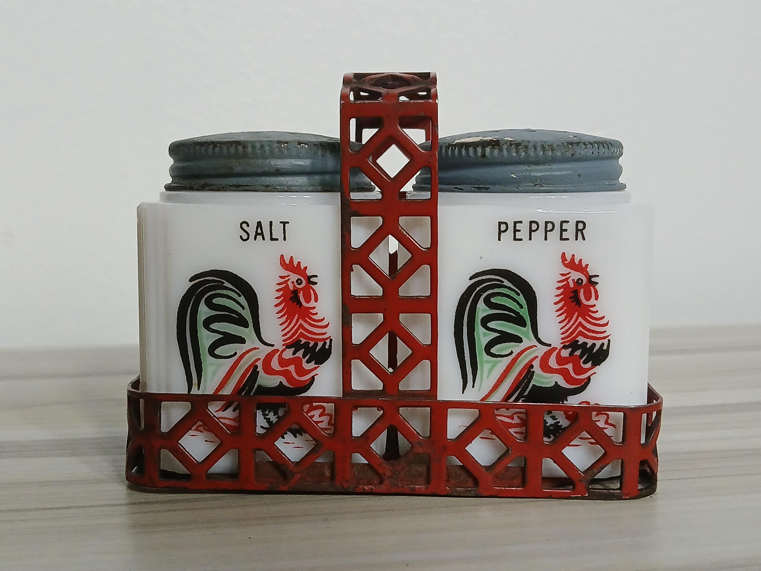 Vtg Mckee Tipp City Milk Glass Rooster Salt and Pepper Shakers Set