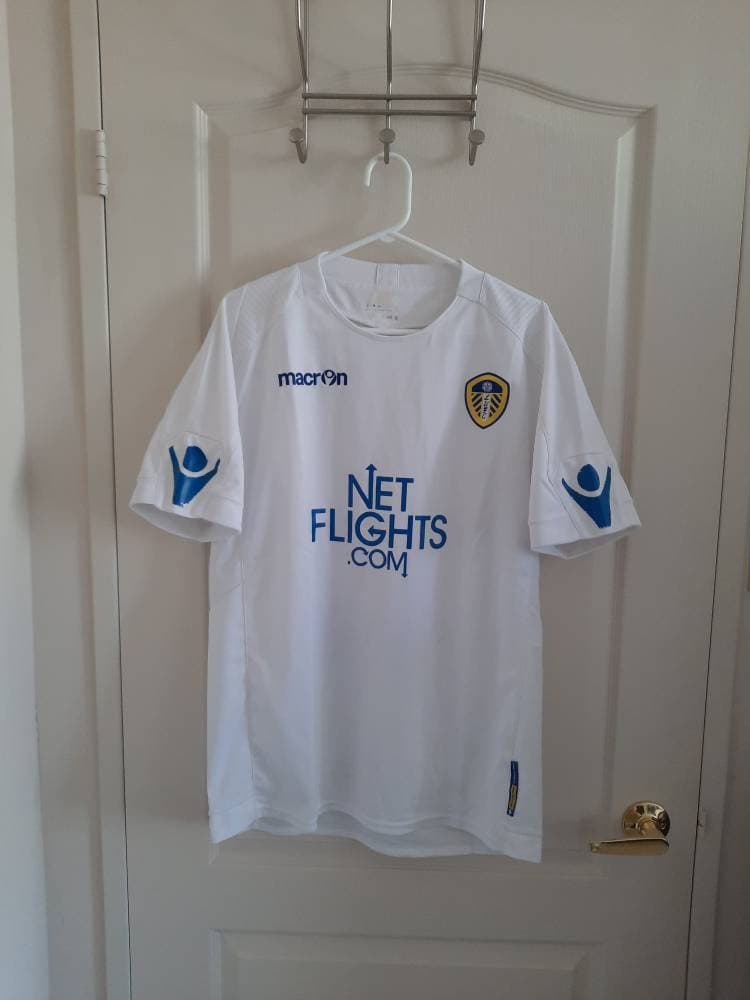 leeds united netflights shirt