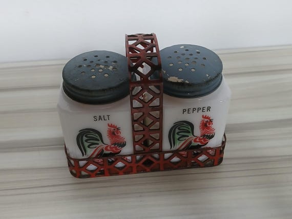 Vtg Mckee Tipp City Milk Glass Rooster Salt and Pepper Shakers Set