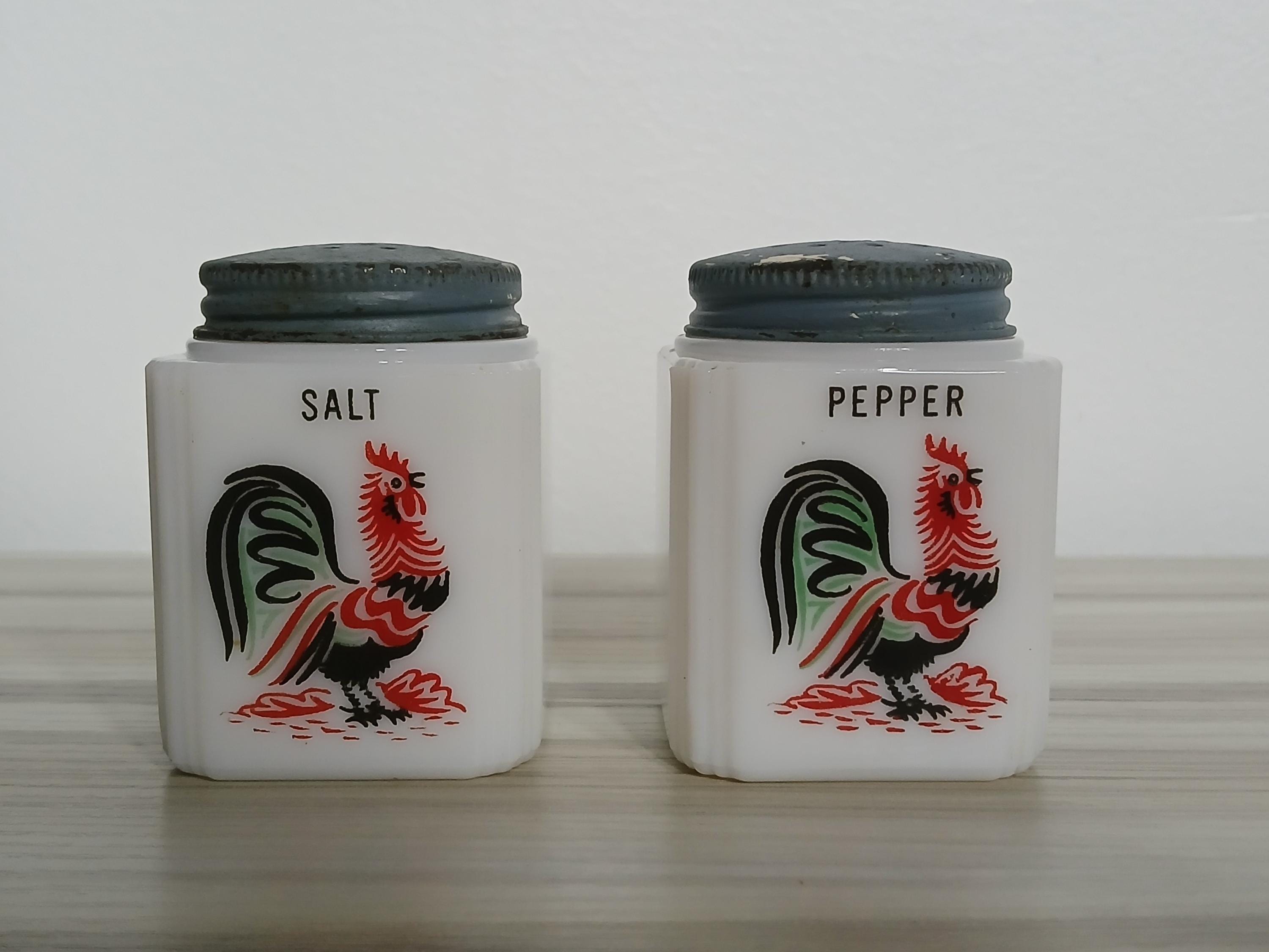 Vtg Mckee Tipp City Milk Glass Rooster Salt and Pepper Shakers Set