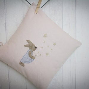 Oreiller biologique « Sterntalerhasenkind » rose 35*35, oreiller câlin personnalisé, oreiller pour enfants, oreiller nominatif, cadeau de baptême, cadeau de baby shower