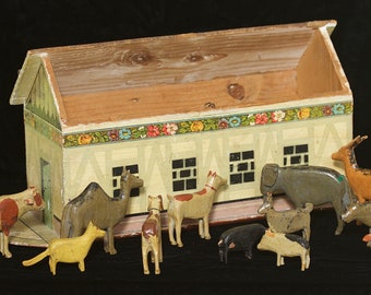 Late 19th Century Noah's Ark Wooden Set 60 Animals
