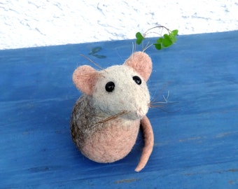 Felted mouse, cute character mouse made of felt, house mouse