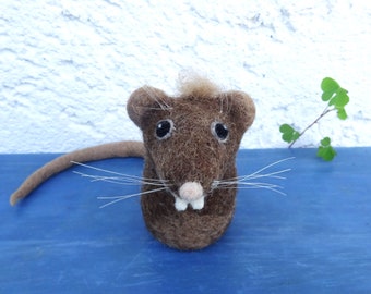 Felted mouse, cute character mouse made of felt, house mouse