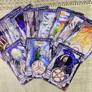 Orakelkarten „Symbole und Talismane“. Ein gutes Werkzeug zur Entwicklung der Intuition. Das Deck besteht aus 40 Karten mit Abbildungen bekannter Symbole