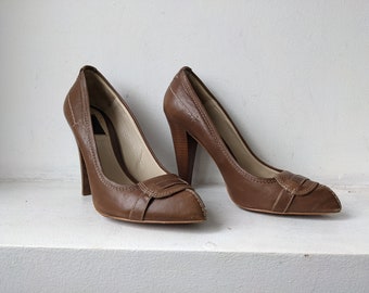 Escarpins en cuir marron Zara, talons pointus (taille 40EU 9,5 US)