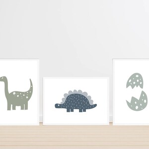 3er Set Dinosaurier Kinderzimmer Poster Bilder für Jungen & Mädchen, Dinos im schlichten skandinavischen Stil, Pastellfarben - Die Nanolies