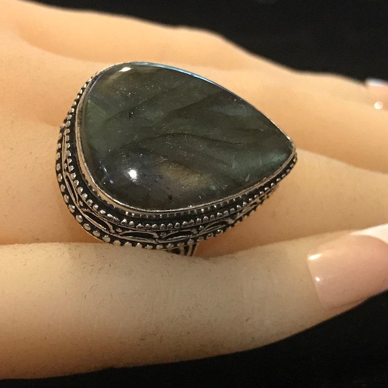 Natural Stone Power Crystal Hand-Made Size 9 M21 Holistic Silver Plated Green-Blue Labradorite Gemstone Statement Ring