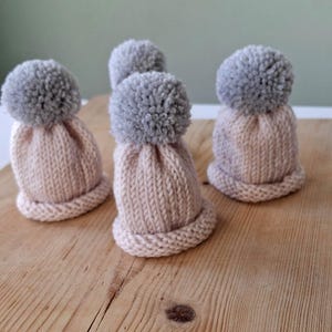 Eierwärmer aus Merinowolle in muschel gestrickt mit Pompon
