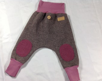 Walk pants in light brown / dusky pink knee patches wooden button