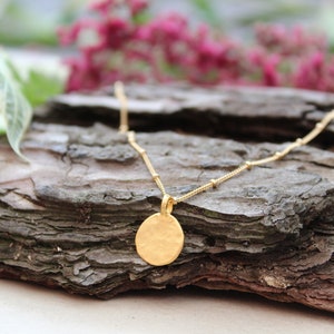 DISC GOLD 14k gold filled Satellitenkette mit Disc gehämmert aus 925 Silber 18K vergoldet Amulett Medaillon KARMA matt Bild 1