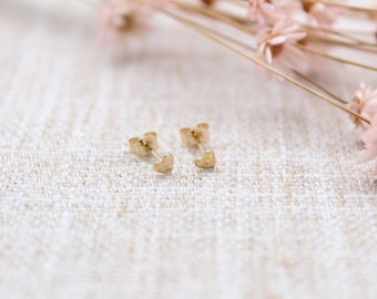 LITTLE HEART | 14k gold filled stud earrings | 3 mm | minimalist | heart | love | gold | earrings | hearts | small
