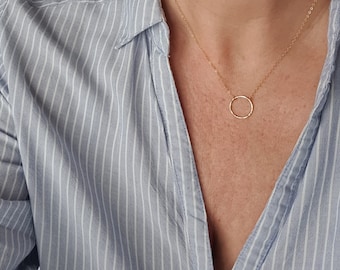 KARMA CIRCLE |  14k gold filled Kabelkette mit gehämmerten Balance Circle | Pure | schlicht | zart | minimalistisch | personalisierbar