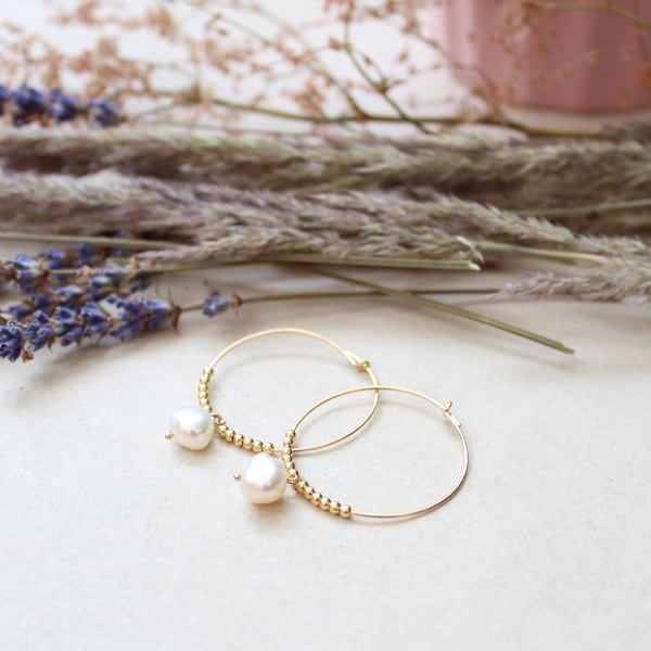 BOHO PEARL GOLD |  Creolen aus 14k gold filled, Goldkugeln & Keshi Perle | Boho | 30 mm | White | Bride | Brautschmuck | Sand | Beach