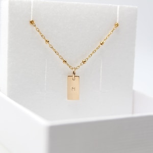 INITIAL LETTER |  Personalisierte 14k gold filled Kette mit kleinem, goldenen Rechteck | 5x10mm | Buchstabe | zart | Initiale | Liebesbrief
