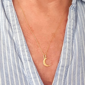 LITTLE MOON | 14k gold filled Kette mit kleinem Mond | Himmelskörper | Sonne | Sterne | personalisierbar | Buchstabe | Initiale | Anhänger