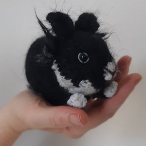 House rabbit Flapper (knitting pattern)