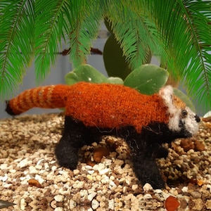 Red panda (knitting pattern)