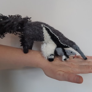 Giant anteater and tiny anteater (knitting pattern)