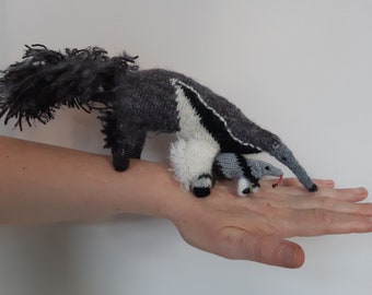 Giant anteater and tiny anteater (knitting pattern)