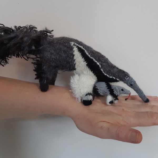 Giant anteater and tiny anteater (knitting pattern)