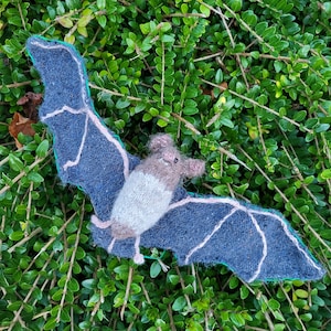 Vesper bat (knitting pattern)