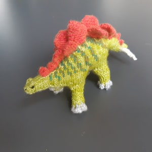 Stegosaurus (knitting pattern)