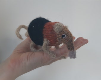 Elephant shrew (knitting pattern)