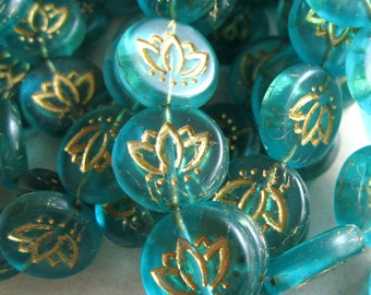 Lotus Flower 4 perles exclusives en verre bohème 14 mm vert aqua transparent or mat wash center perle gaufrée perles originales tchèques