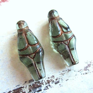 Dea 2 esclusive perle di vetro di Boemia 25 x 10 mm tormalina verde trasparente lavaggio bronzo scuro in rilievo su entrambi i lati originali perle ceche etniche