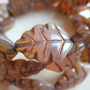 2 perle grandi foglie di vetro 17 x 12 mm marrone nocciola opale finitura bronzo perle originali ceche foglia di quercia perline gioielli autunno