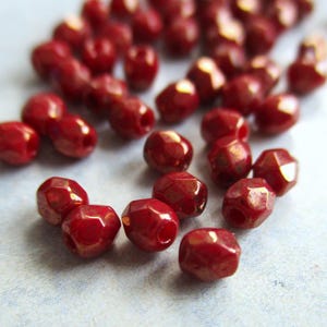50 Böhmische Glasperlen 3 mm rot opak goldfarbenes Lüster Glasschliffperlen original czech beads feuerpoliert facettiert Miniperlen