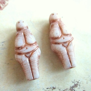 Dea 2 esclusive perle di vetro di Boemia 25 x 10 mm avorio opaco opaco lavaggio platino in rilievo su entrambi i lati originali perle ceche Boho Ethno