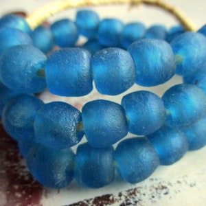 6 vecchie perle di vetro 10 - 11 mm capri blu vetro riciclato Ghana Krobo perline perline di vetro africane gioielli etnici etnici rotondi