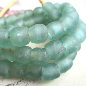 6 vecchie perle di vetro circa 10 mm di vetro riciclato verde salvia Ghano Krobo Beads Perle di vetro africane rotonde etniche