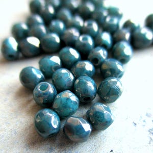 50 Böhmische Glasschliffperlen 3 mm turquoise opak Moon Dust Finish gelüstert original czech beads Perlenschmuck facettiert Miniperlen