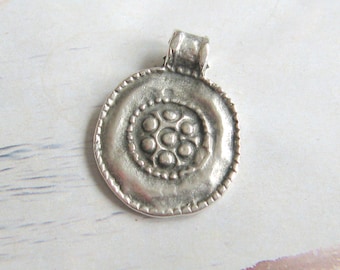 Metal pendant disk ethnic silver-plated 25 x 19 mm silver-colored antique silver-colored ethnic pattern Boho ethnic jewelry chain pendant hippie