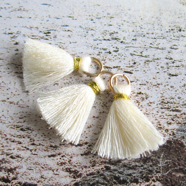 3 süße kleine Quasten ivory goldfarben 15 mm Troddeln Textilschmuck Tassels Textilanhänger Boho Ibiza Style Hippie Festival