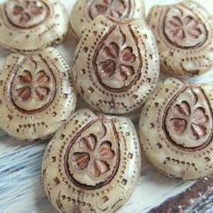 2 esclusive perle di vetro di Boemia ferro di cavallo 21 x 18 mm trifoglio fortunato beige sabbia seta finitura bronzo antico perline ceche originali boho simbolo di fortuna