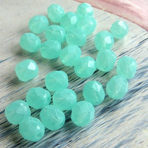 25 Böhmische Glasschliffperlen Seafoam Green 6 mm original czech beads Glasperlen rund facettiert Perlenarmband Perlenschmuck feuerpoliert