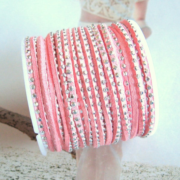 1 m Velourlederband mit silberfarbenen Nieten pastell pink 3 mm breit für Wickelarmband Boho Style pastellrosa Kunstlederband Textilband