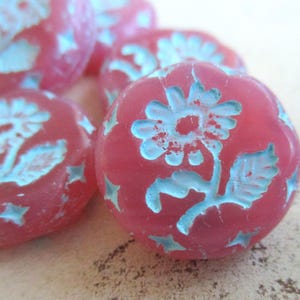2 exclusive Böhmische Glasperlen Flower Marguerite 18 mm rose opal light blue Wash Glasblumen original czech beads Boho