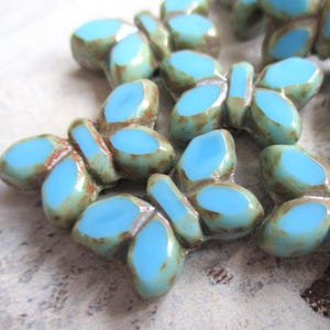 2 esclusive perle di vetro di Boemia Butterfly 20 x 12 mm turchese blu opaco Finitura Picasso Perline tagliate a tavola farfalla azzurro cielo