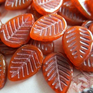 10 Perlen Glasblätter 16 x 12 mm burned orange opal mit Brown Wash original czech beads Perlenarmband Boho Dogwood Leaves rostrot