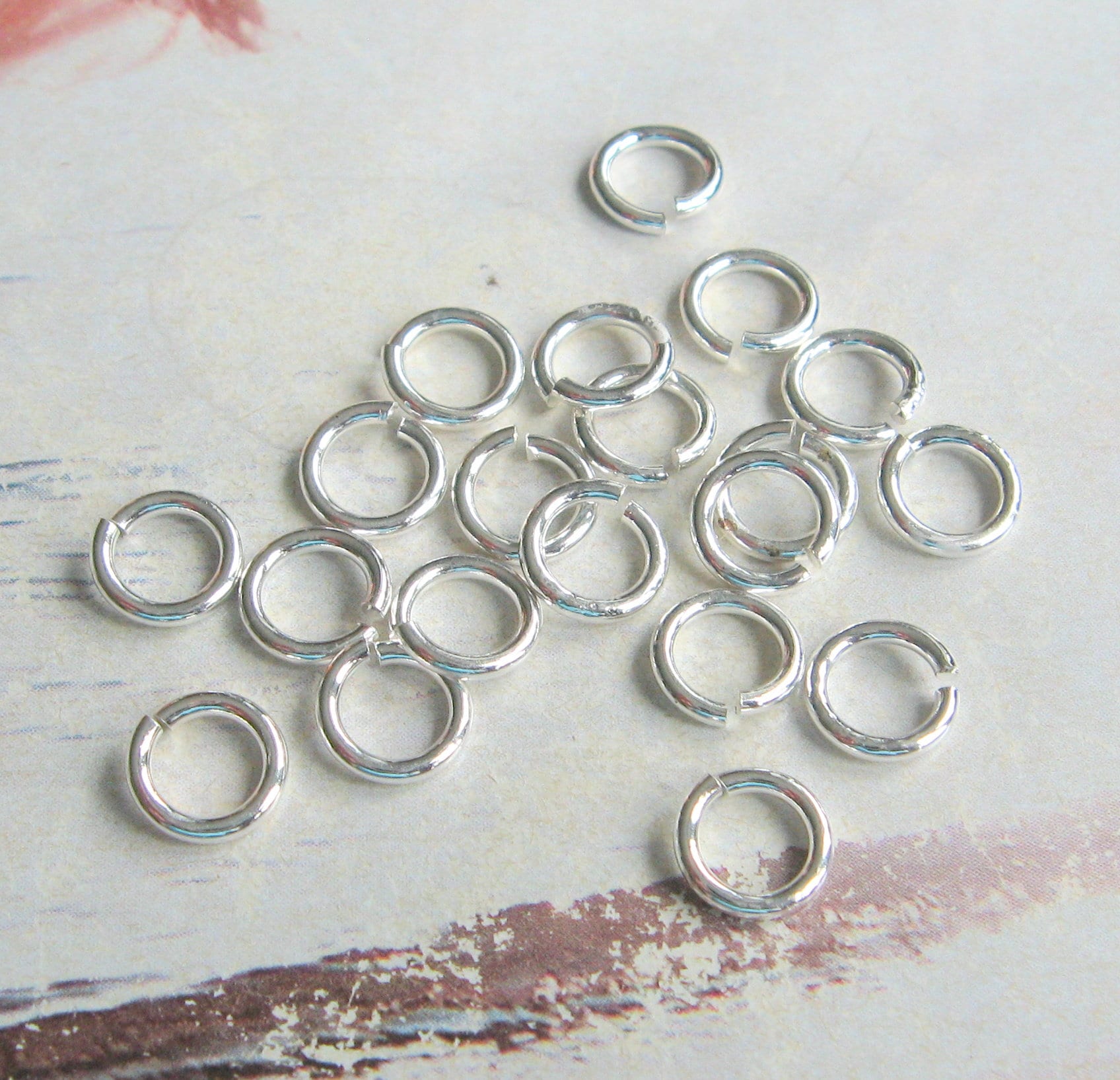 Cheriswelry 1000 stks Rvs Open Jump Ringen 8mm 18 Gauge Ronde Metalen Lock Ring Connector voor Sieraden Ambachten Maken Cheriswelry 1000 stks Rvs Open Jump Ringen 8mm 18 Gauge Ronde Metalen Lock Ring Connector voor Sieraden Ambachten Maken