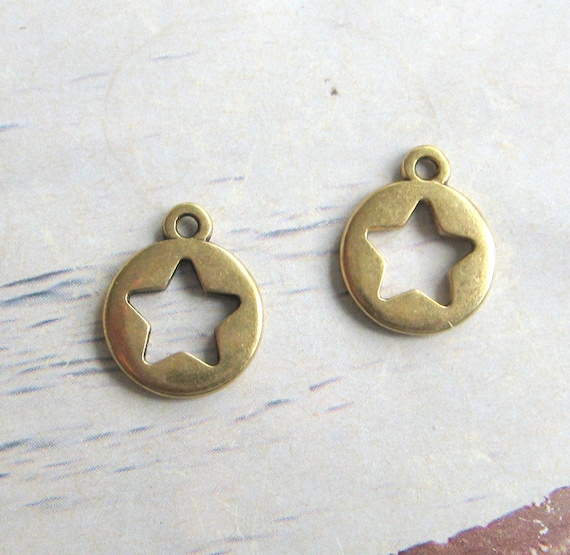 2 kleine Metallanhänger Stern rund 12 x 10 mm bronzefarben gestanzter Stern Charmanhänger Bettelanhänger Bettelarmband Ethno Festival Hippie
