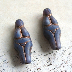 Dea 2 esclusive perle di vetro di Boemia 25 x 10 mm finitura bronzo traslucido opaco viola in rilievo su entrambi i lati originali perle ceche etniche boho