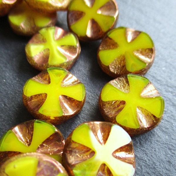 6 Böhmische Glasperlen Cross gaspeite green yellow opal 14 mm Bronze Finish Table Cut original czech beads Glas Coins Boho Centerperle